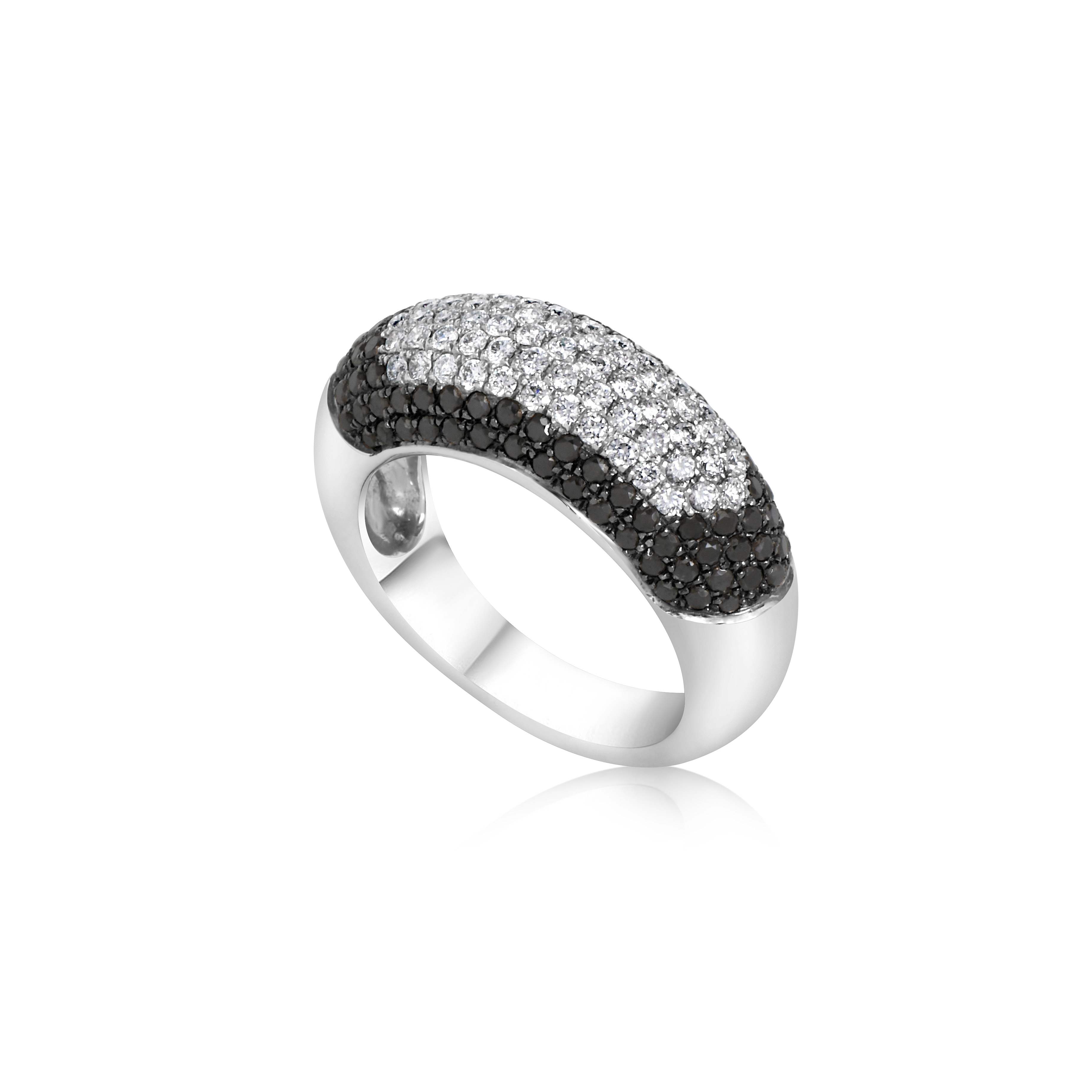 Роскошное кольцо из белого золота с белыми и черными бриллиантами