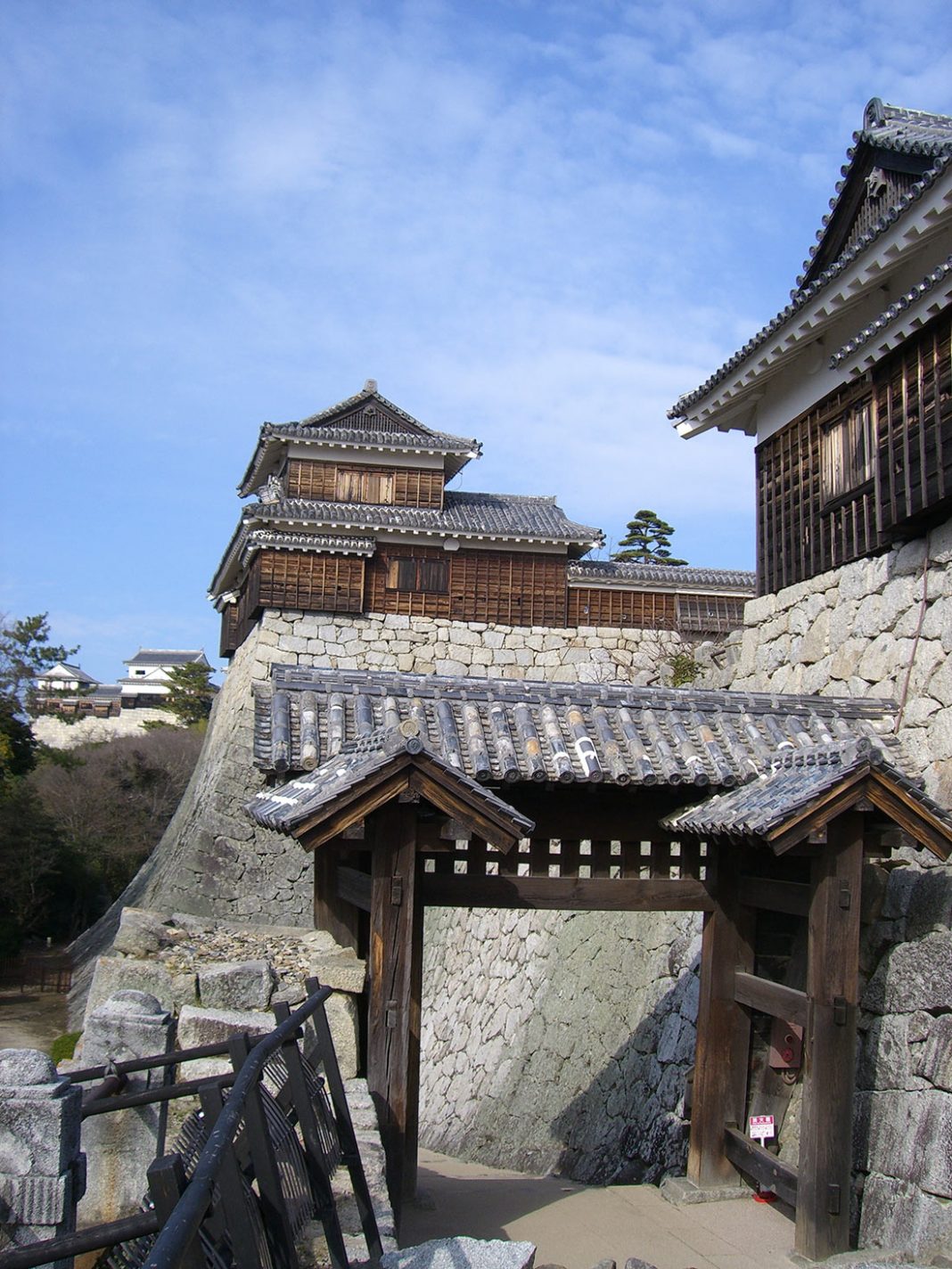 castles-of-japan-11-2-1068x1424